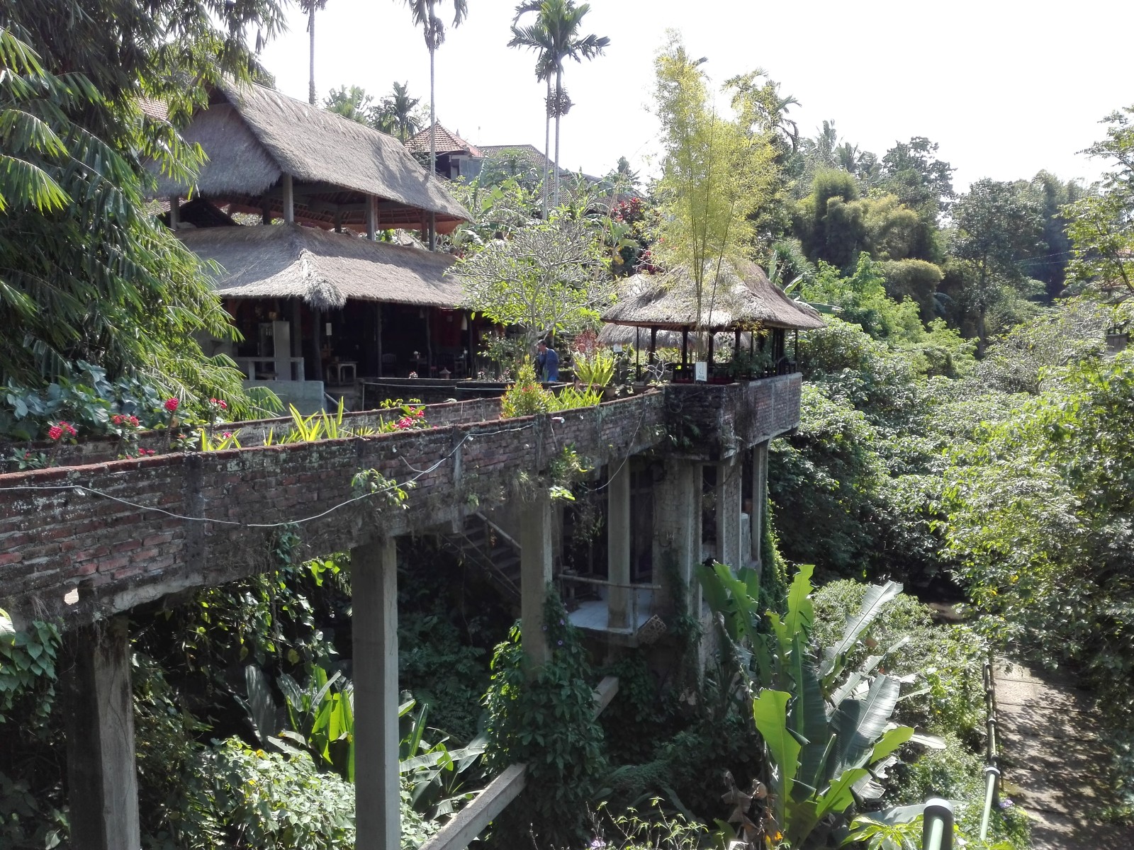 Warung sul fiume