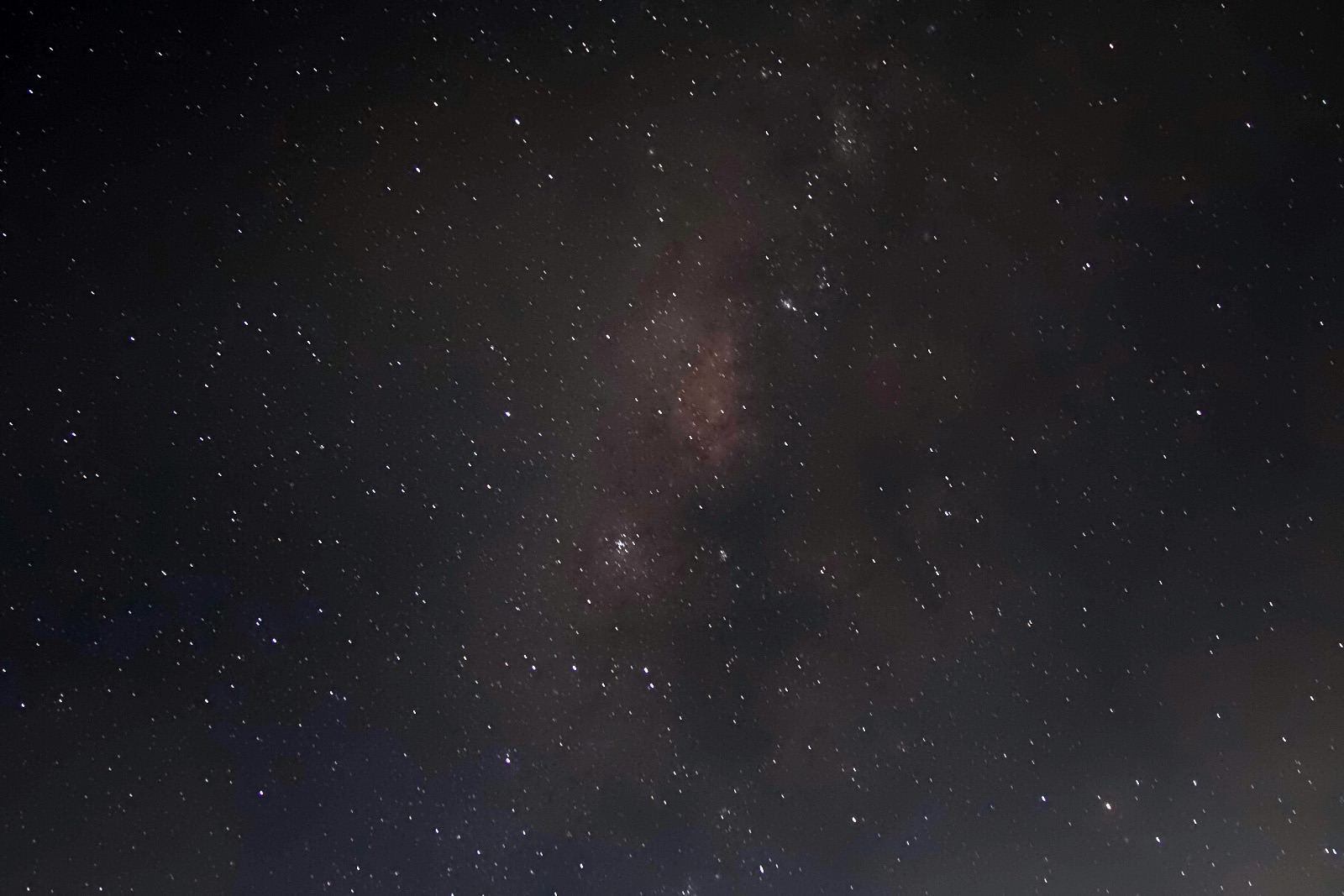 Bajawa puntando a caso verso il cielo